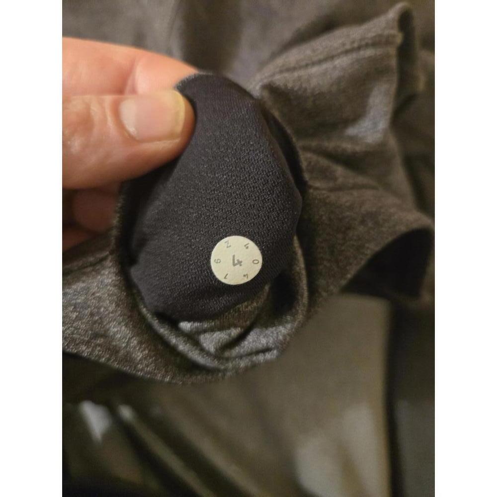 Lululemon Women's Gray cropped Leggings - Picture 2 of 4